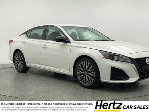 Used 2025 Nissan Altima 2.5 SV FWD image 1