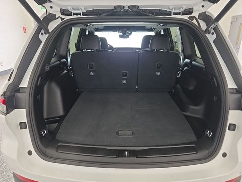 Used 2023 Jeep Grand Cherokee Altitude image 13