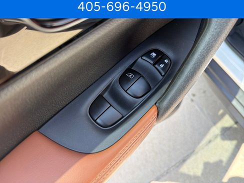 Used 2018 Nissan Rogue SL w/ Premium Package FWD image 13
