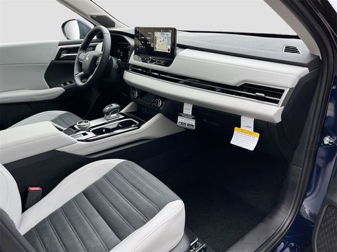 New 2025 Mitsubishi Outlander SE image 31