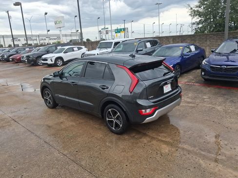 Used 2025 Kia Niro LX FWD image 8
