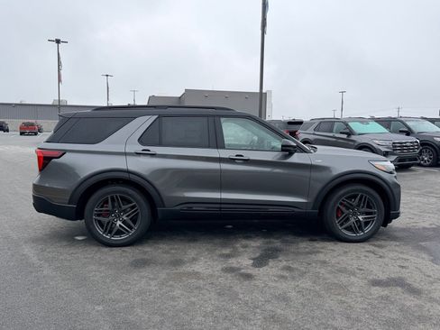 New 2026 Ford Explorer ST-Line w/ ST-Line Street Pack RWD image 11