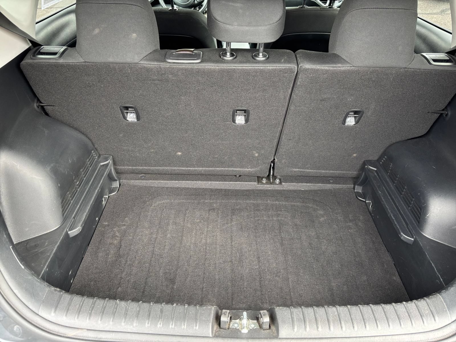 Used 2025 Kia Soul LX w/ LX Technology Package FWD image 28