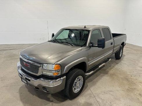 Used 2006 GMC Sierra 2500 SLT w/ Heavy-Duty Power Package AWD/4WD image 2