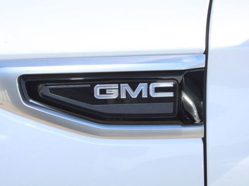 Used 2022 GMC Yukon XL Denali w/ Denali Premium Package AWD/4WD image 9