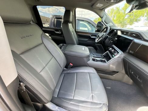 Used 2025 GMC Sierra 3500 Denali w/ Denali Reserve Package AWD/4WD image 31