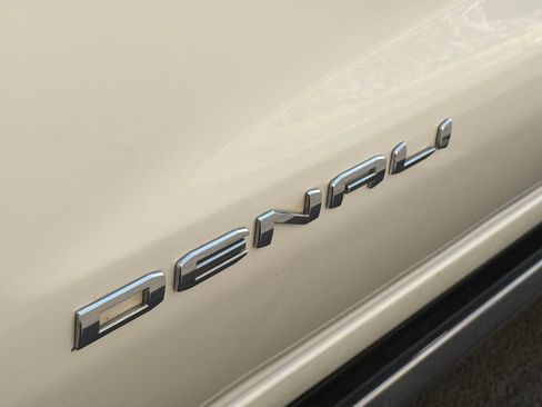 Used 2022 GMC Sierra 1500 Denali w/ Denali Premium Package image 17