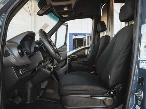 Used 2019 Mercedes-Benz Sprinter 170 image 10