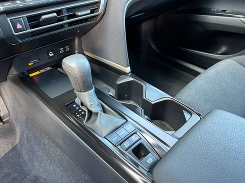 Used 2025 Toyota Camry LE w/ Convenience Package image 20