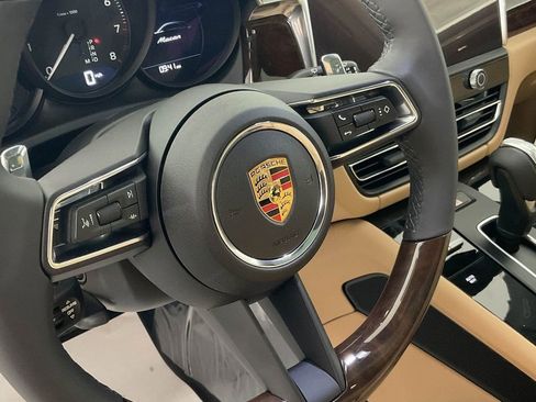 Certified 2025 Porsche Macan AWD/4WD image 18