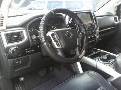 Used 2021 Nissan Titan SV w/ SV Convenience Package AWD/4WD image 28