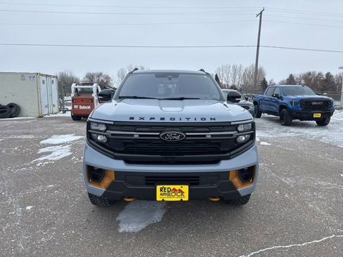 Used 2025 Ford Expedition Tremor image 2