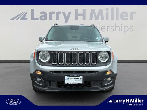Used 2017 Jeep Renegade Latitude w/ Cold Weather Group AWD/4WD image 8
