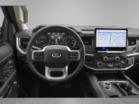 Used 2024 Ford Expedition XLT image 4