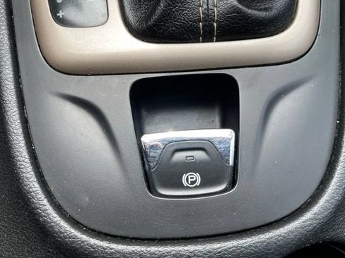 Used 2016 Jeep Cherokee Latitude FWD image 27