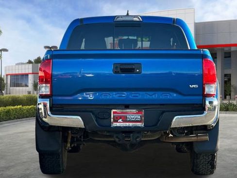 Certified 2017 Toyota Tacoma TRD Off-Road image 6