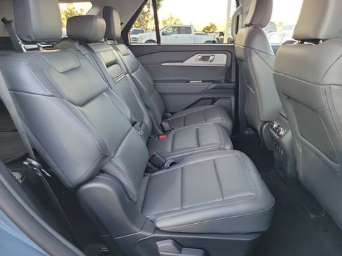 Used 2025 Ford Explorer Active w/ Active Comfort Package image 18