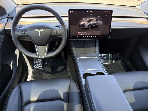 Used 2025 Tesla Model Y Long Range image 12
