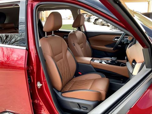 Used 2024 Nissan Rogue Platinum w/ Platinum Premium Package image 8