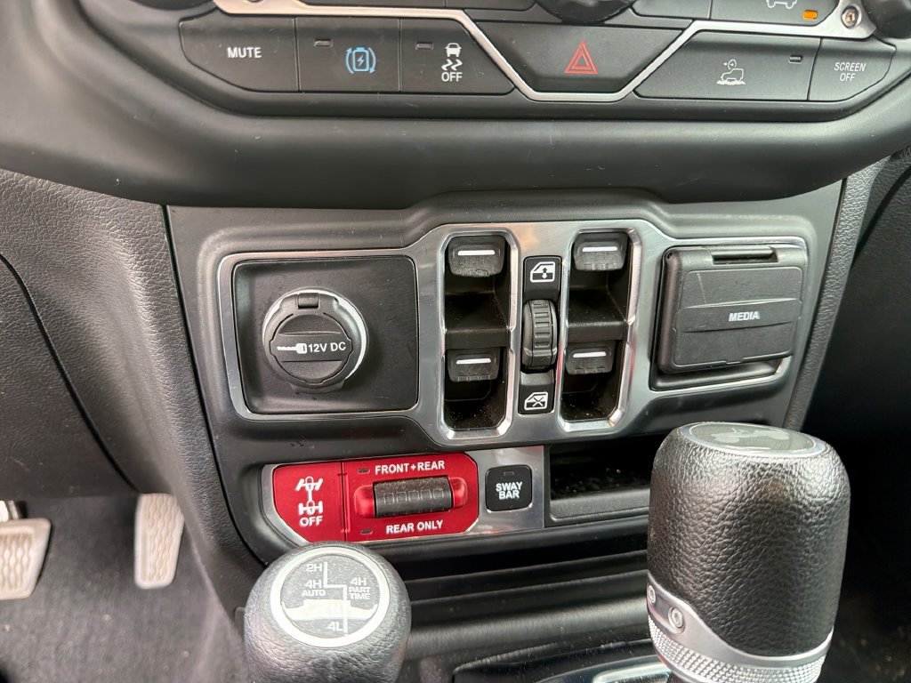 Used 2022 Jeep Wrangler Unlimited Rubicon 4xe AWD/4WD image 15