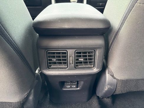 Used 2025 Toyota RAV4 XLE FWD image 18