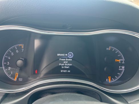 Used 2020 Jeep Grand Cherokee Altitude AWD/4WD image 15