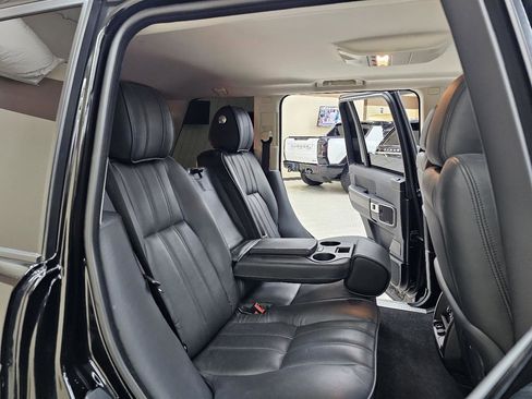 Used 2011 Land Rover Range Rover HSE image 21