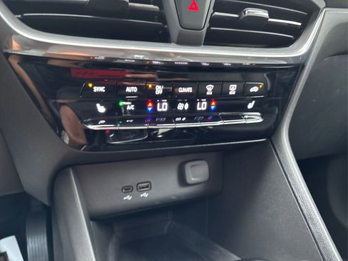 Used 2024 Buick Encore GX Avenir image 28