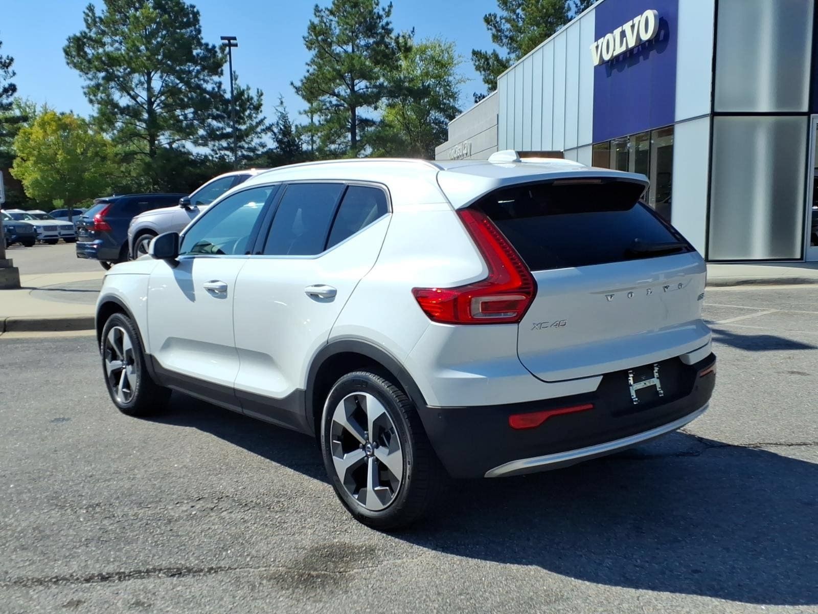 Used 2024 Volvo XC40 B5 Plus AWD/4WD image 7