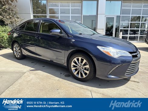 Used 2017 Toyota Camry XLE FWD image 1