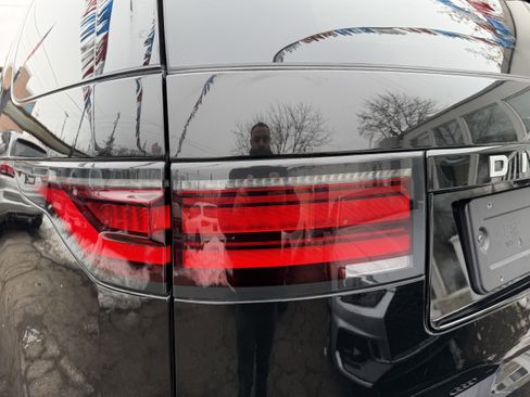 Used 2022 Land Rover Discovery S image 16