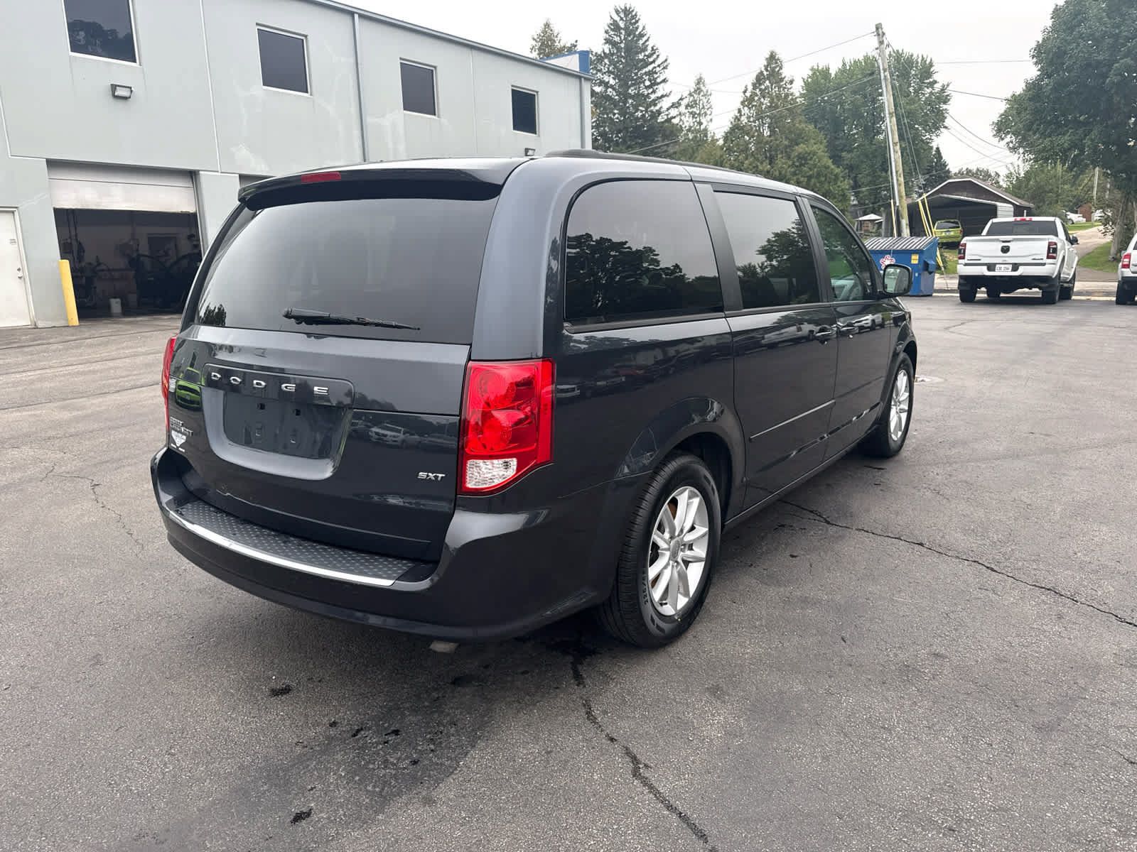 Used 2014 Dodge Grand Caravan SXT FWD image 3