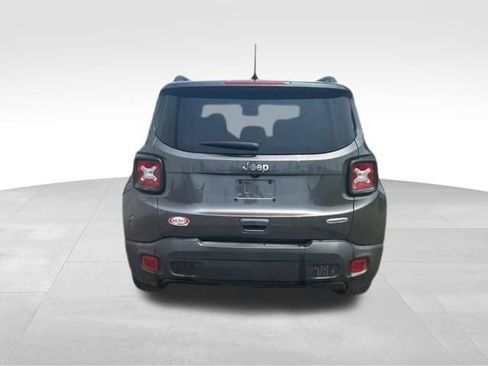 Used 2020 Jeep Renegade Latitude FWD image 6