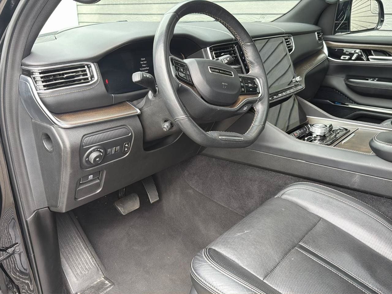 Used 2024 Jeep Grand Wagoneer L 4WD image 32