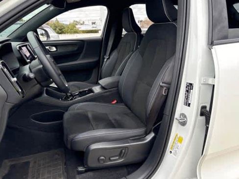 Used 2023 Volvo XC40 Recharge Ultimate w/ Protection Package Premier image 4