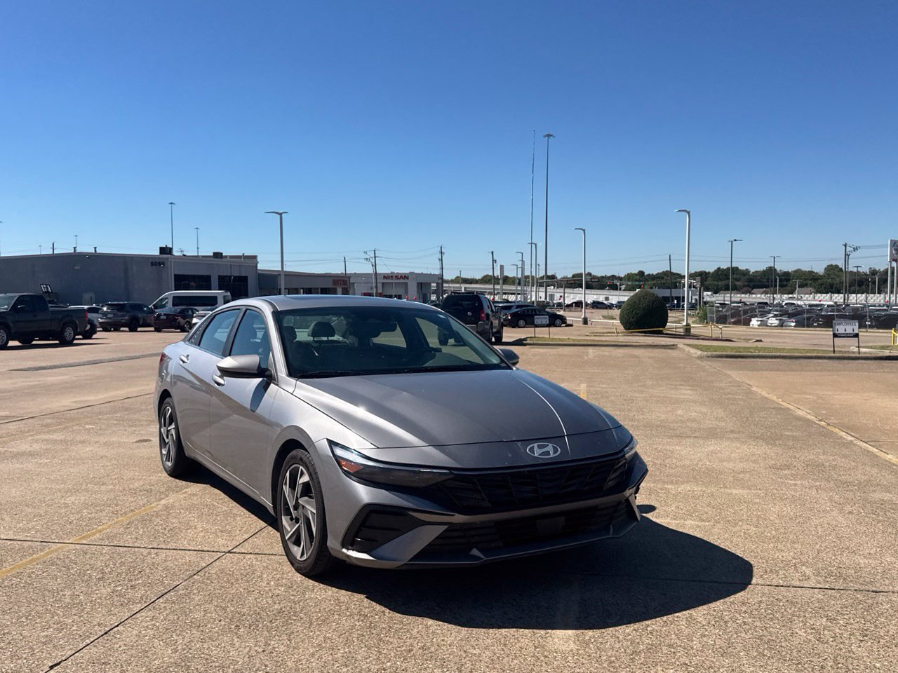 Used 2025 Hyundai Elantra SEL FWD image 3