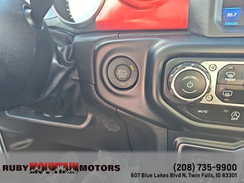 Used 2023 Jeep Gladiator Rubicon w/ Cold Weather Group image 24