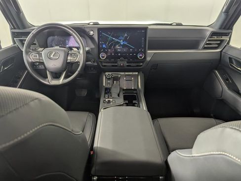 Used 2024 Lexus GX 550 w/ Accessory Package (Z1) image 20