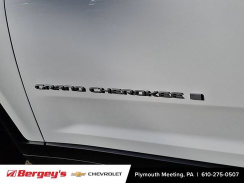 Used 2024 Jeep Grand Cherokee Limited AWD/4WD image 34