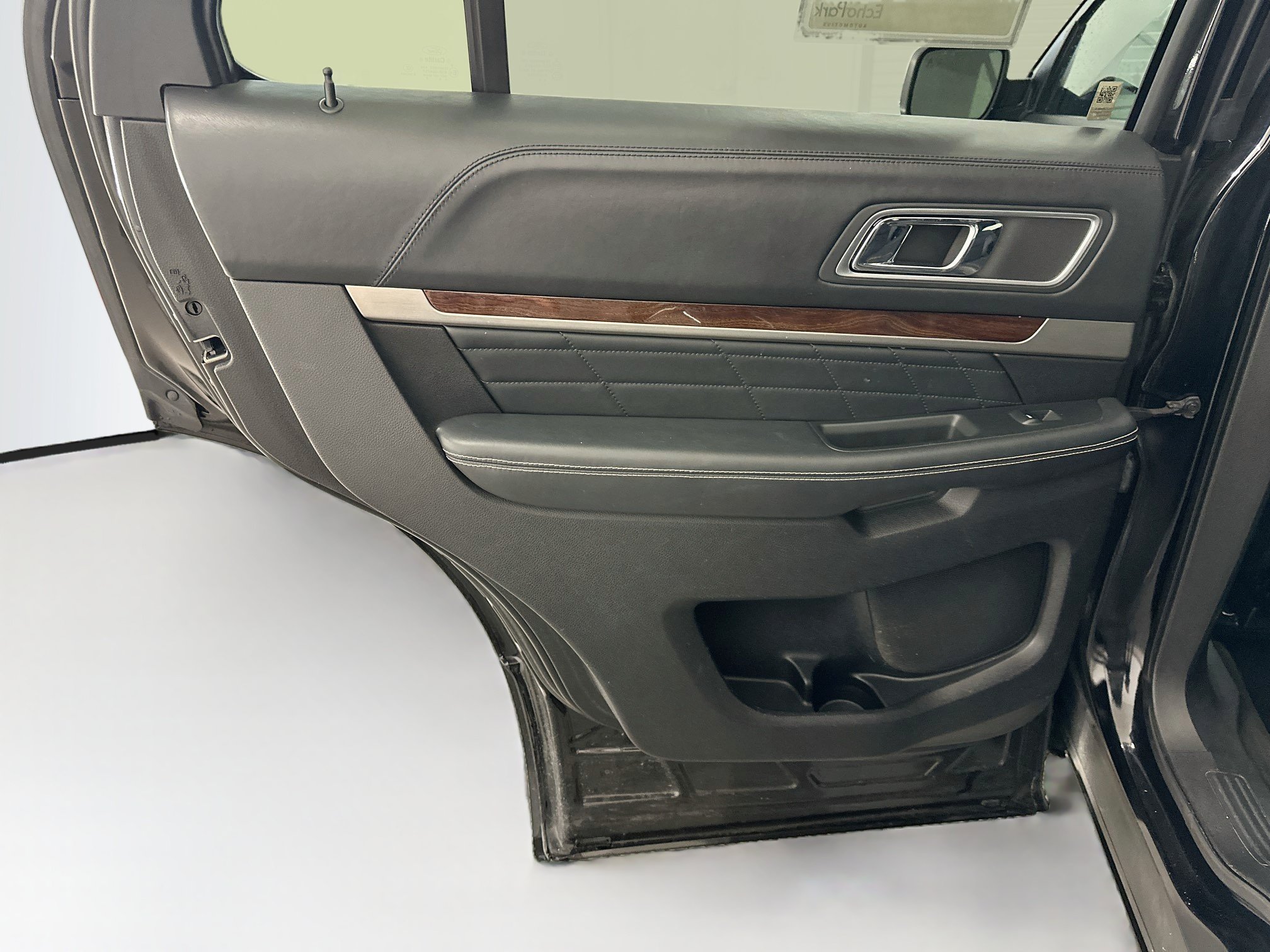 Used 2016 Ford Explorer Platinum AWD/4WD image 28