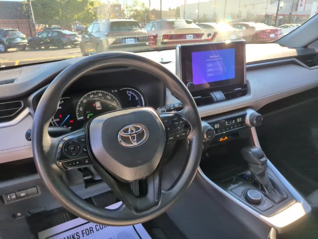 Used 2025 Toyota RAV4 XLE AWD/4WD image 24