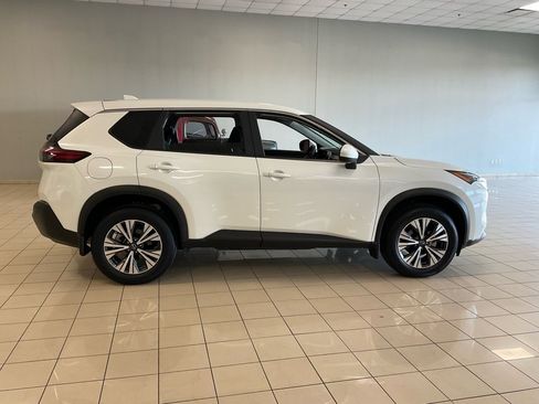 Used 2023 Nissan Rogue SV image 7