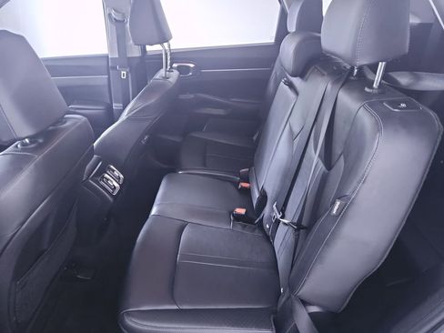 Used 2025 Kia Sorento S image 22