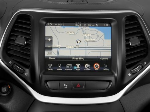 Used 2017 Jeep Cherokee Overland w/ Technology Group AWD/4WD image 11
