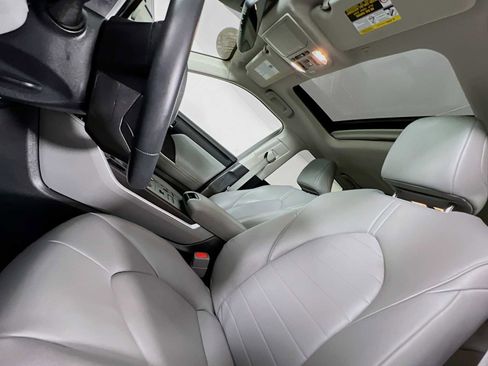 Used 2024 Toyota Highlander XLE image 22