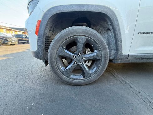 Used 2023 Jeep Grand Cherokee Altitude image 9