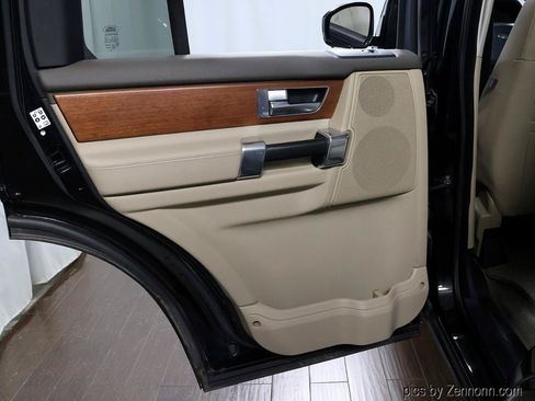 Used 2016 Land Rover LR4 HSE AWD/4WD image 32