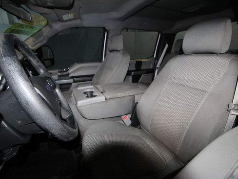 Used 2016 Ford F150 XLT image 4