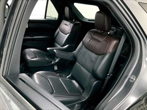 Used 2021 Ford Explorer Platinum w/ Equipment Group 601A AWD/4WD image 16