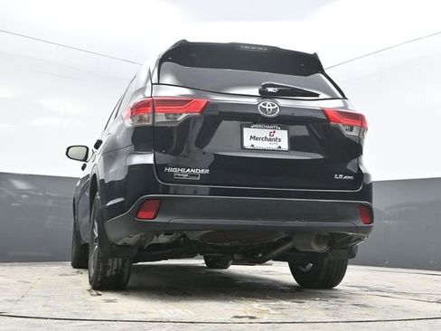 Used 2018 Toyota Highlander LE image 36